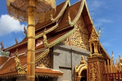 Wat Phra That Doi Suthep-Go here if you travel by bus, otherwise skipp it you will see better empty wats everywhere